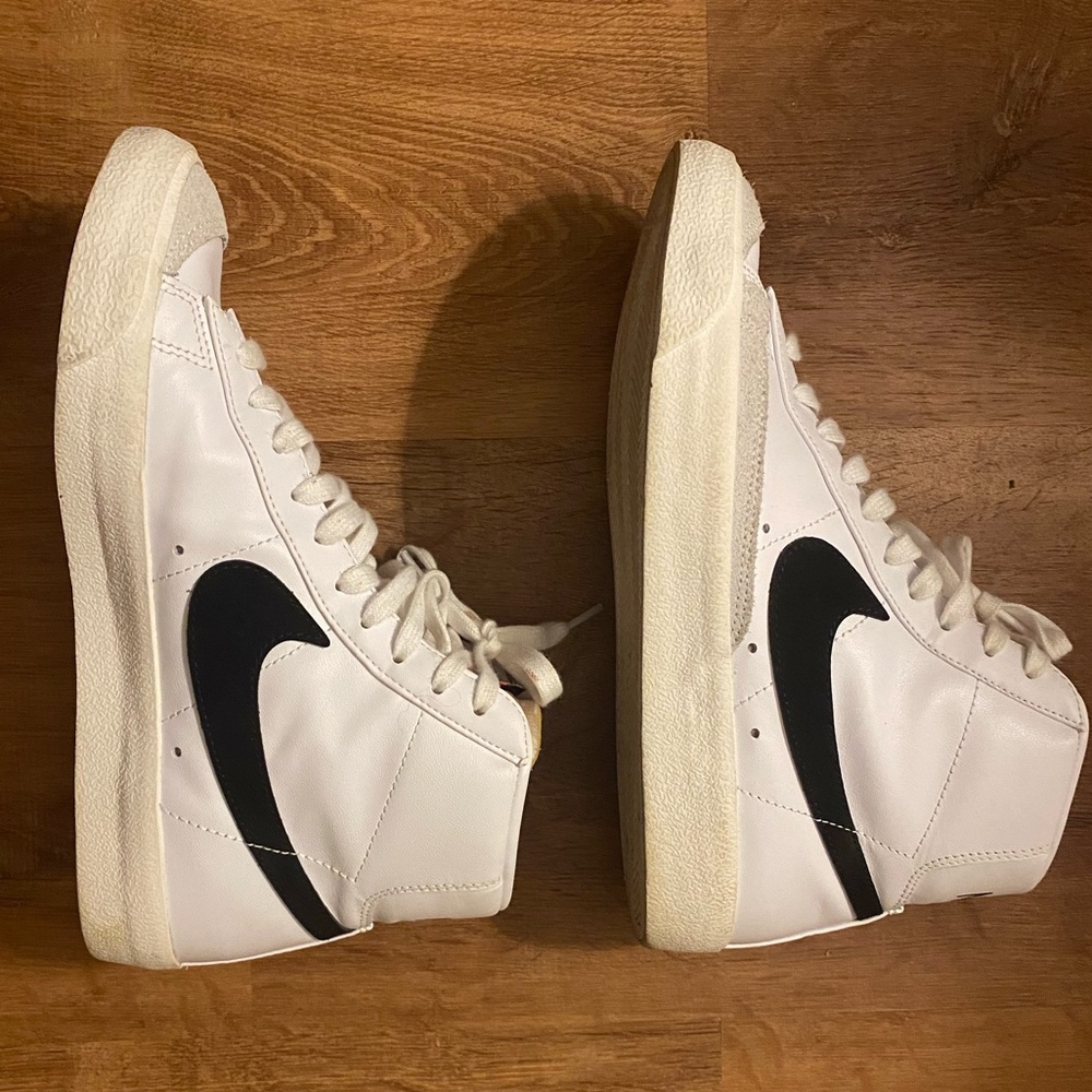 size 8 1/2 womens nikes, high top blazers